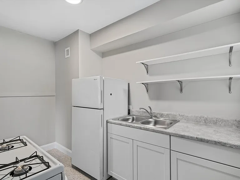 711 Goodman St — Photo 11