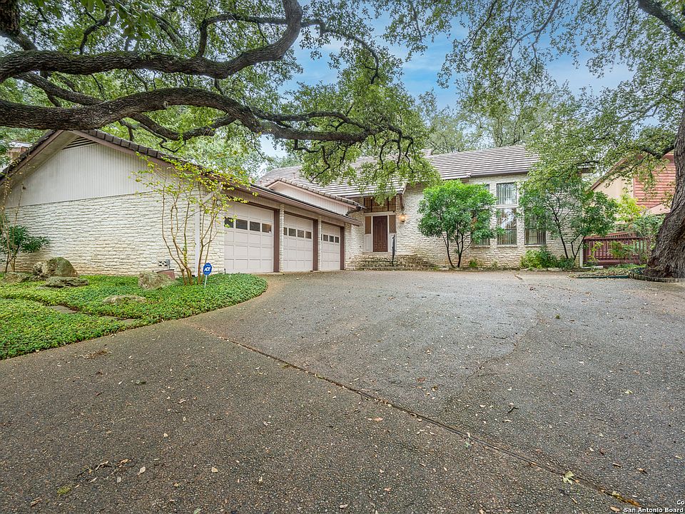 1st image of 10 DONORE CIR