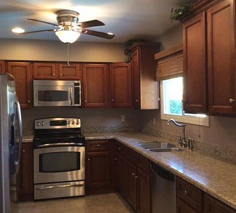 3rd image of 1097 E Carson Dr