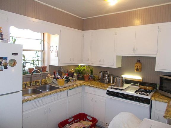 3rd image of 409 E 14th St