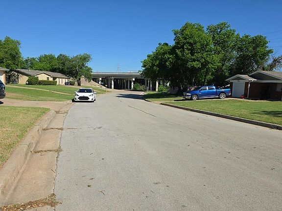 5th image of 1308 Milmo Dr