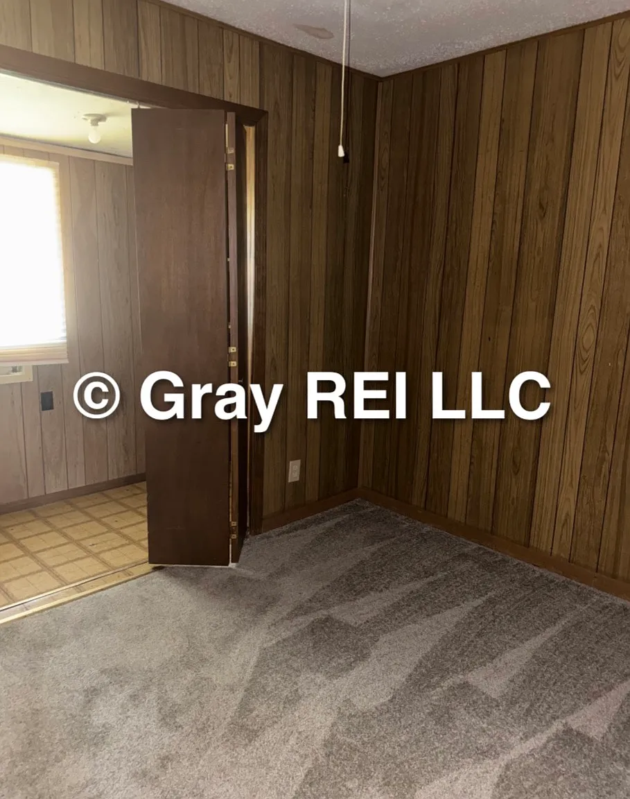 316 E 7th St — Photo 4