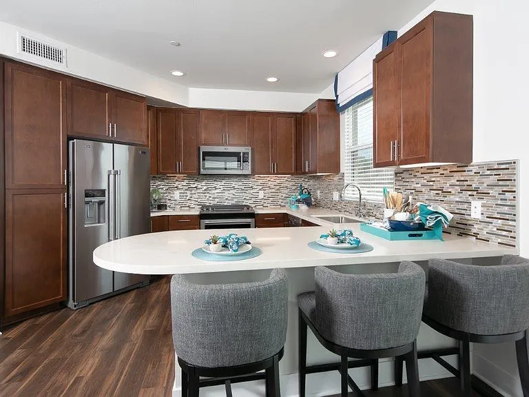 Island View Apartments — Photo 6