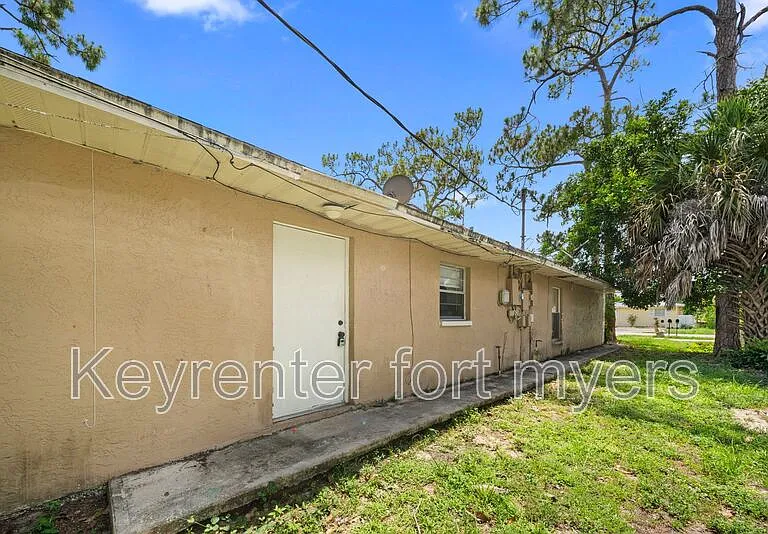 5447 10th Ave — Photo 3