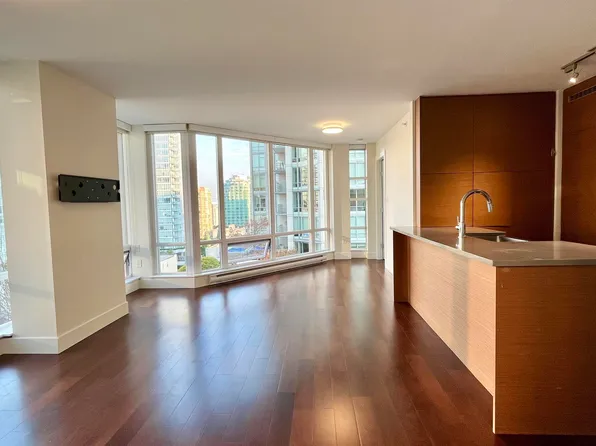 565 Smithe St #1107, Vancouver, BC V6B 0E4