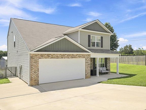 3rd image of 1068 Greenway Dr