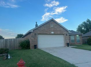 2400 Rookhaven Ln, Yukon, OK 73099