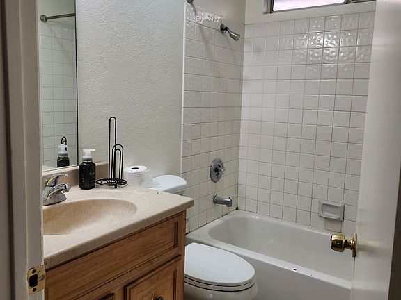 5th image of 4052 Harris Ave