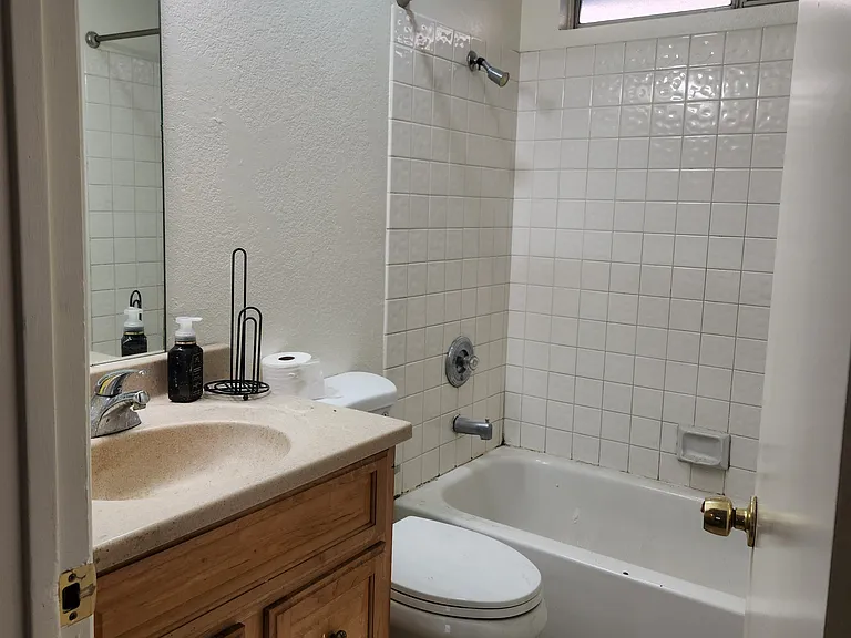 4052 Harris Ave — Photo 6