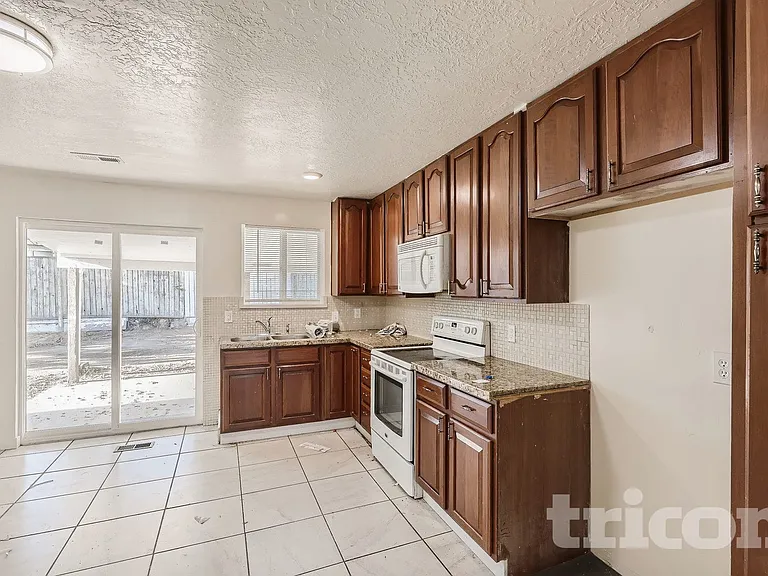 4889 W Milos Dr — Photo 3
