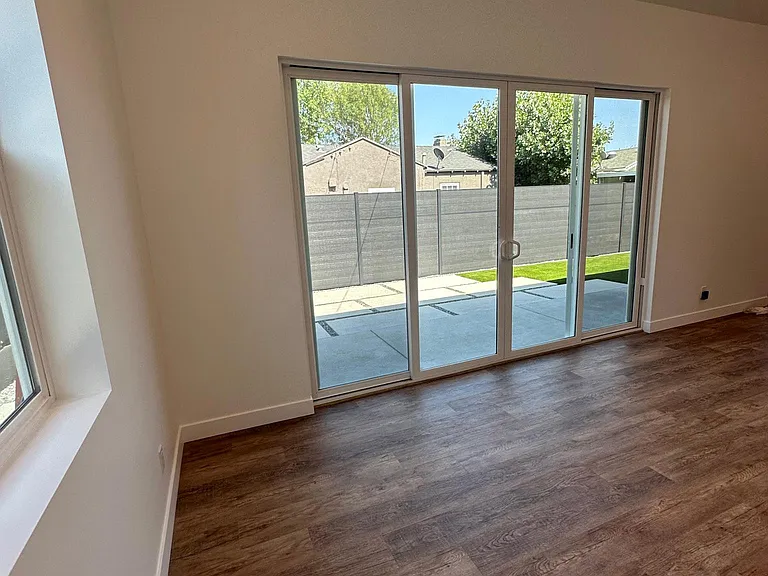 1845 N Screenland Dr — Photo 12