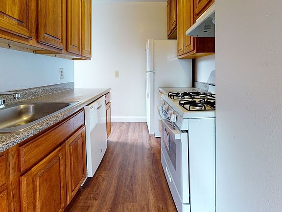 2nd image of 20-34 Crescent St #3C