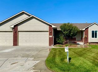 916 N Oak Ridge Ct, Goddard, KS 67052