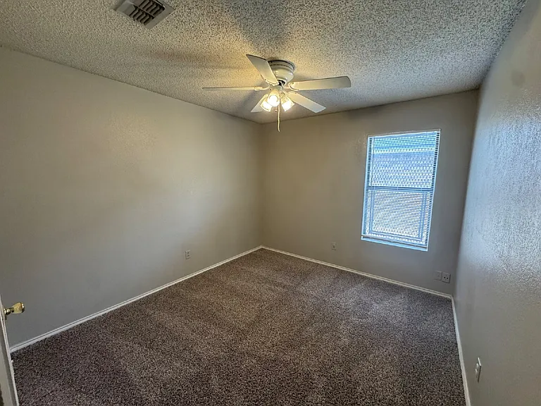 204 Genoa Ave — Photo 5