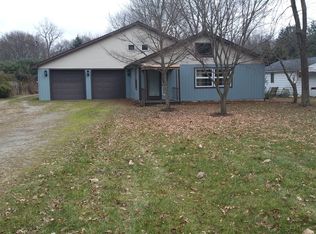 6344 Leora Ln, Ottawa Lake, MI 49267