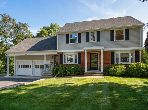 37 Robinhood Rd, Winchester, MA 01890