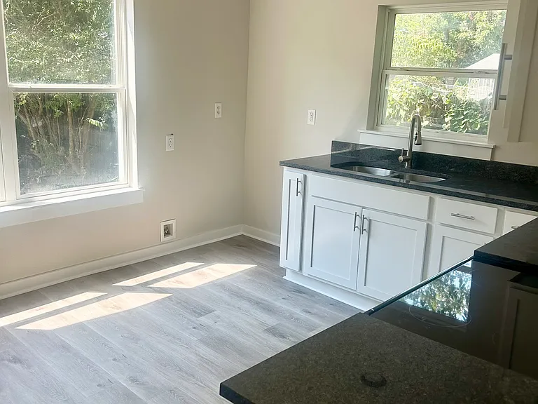 114 Rasberry St — Photo 3