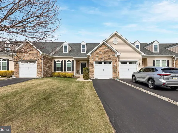 106 Shire Dr, Norristown, PA 19403