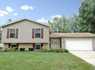 613 Maple Ln, Darien, IL 60561