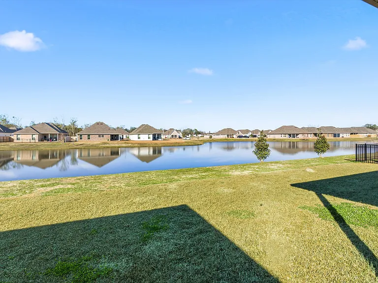 38428 Parliament Dr — Photo 15
