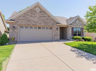 1743 Stone Gate Cir, Davenport, IA 52807