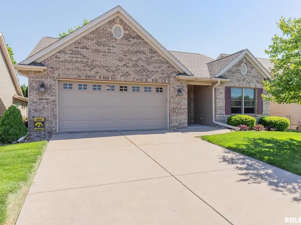 1743 Stone Gate Cir, Davenport, IA 52807