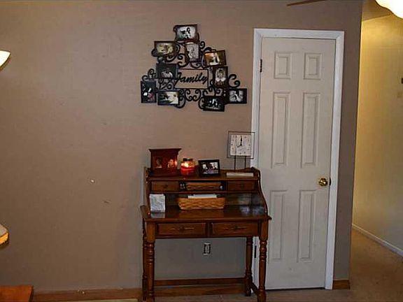 4th image of 909 E Alden Dr