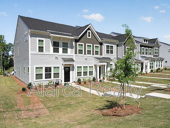 2nd image of 2962 Sloan Dr