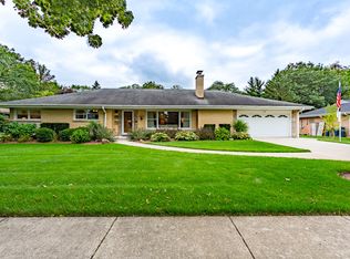 622 Country Club Dr, Itasca, IL 60143