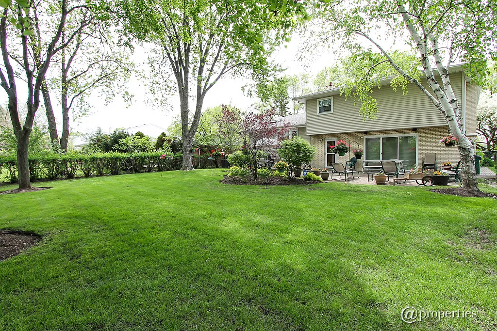 1210 E Suffield Dr photo 1