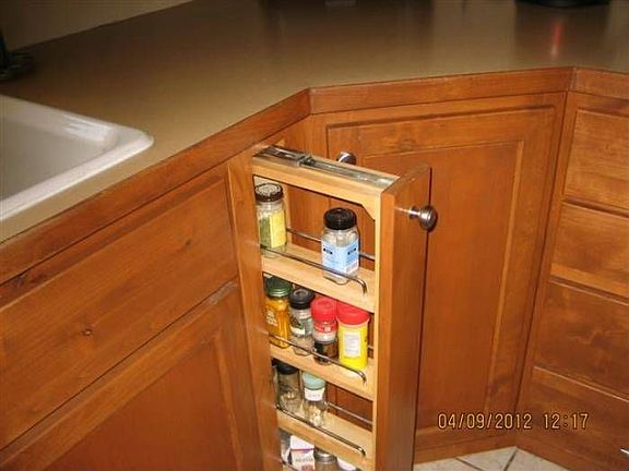 Pull out spice rack