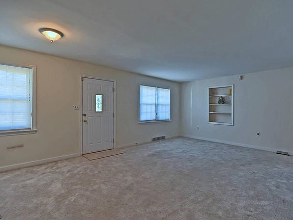 2nd image of 1211 Cedar St