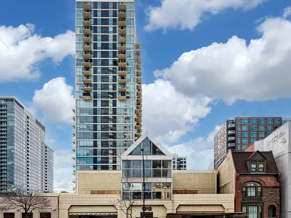 1212 N Lasalle St #1705, Chicago, IL 60610