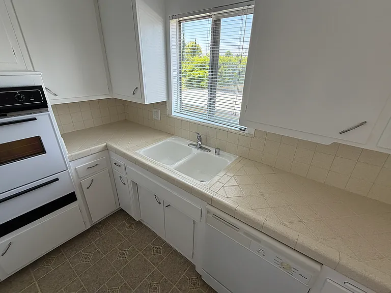 4444 Whitsett — Photo 20