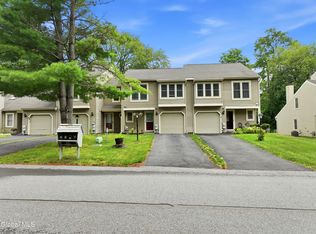 10 Flintlock Lane, Halfmoon, NY 12065