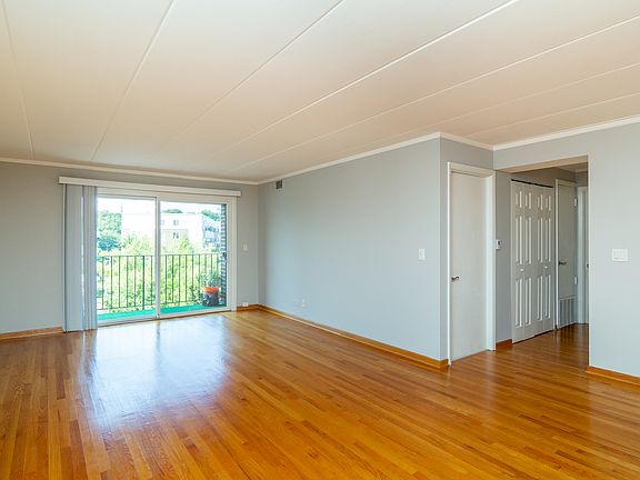 5th image of 6330 Lincoln Ave Unit 4L