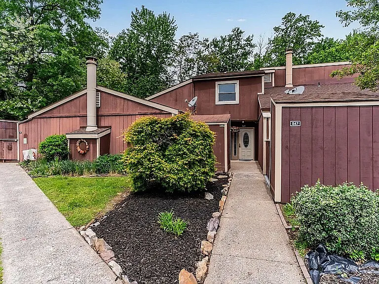 849 Brian Dr — Photo 1