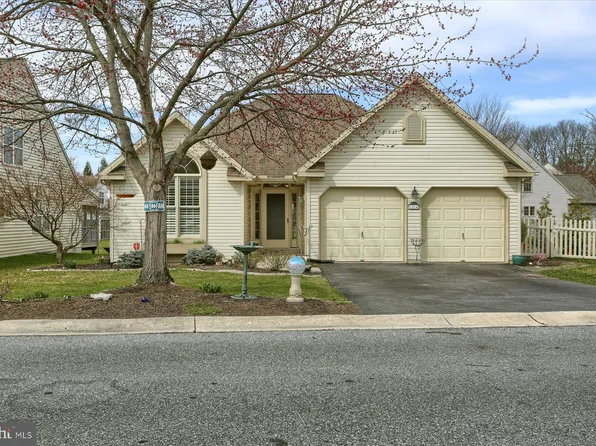1814 Meadow Ridge Dr, Hummelstown, PA 17036