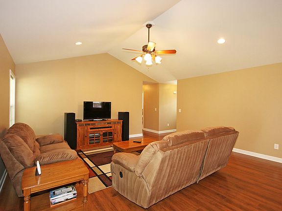 5th image of 111 Cactus Ln