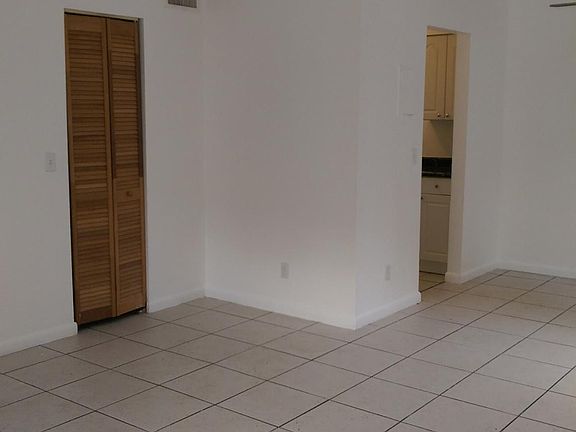 2nd image of 405 15th Ave S APT A