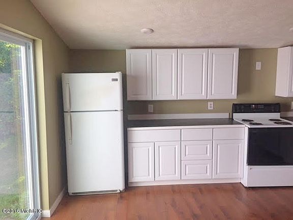 3rd image of 385 124th Ave