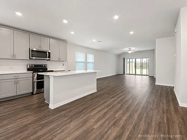 3230 Baehr Dr — Photo 5