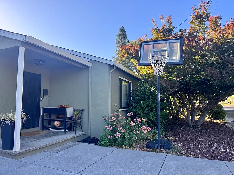 1813 Wright St — Photo 11
