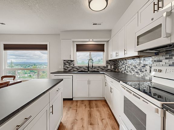 2nd image of 918 Jefferson St #918