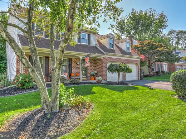 18 Hazelwood Cir, Ephrata, PA 17522