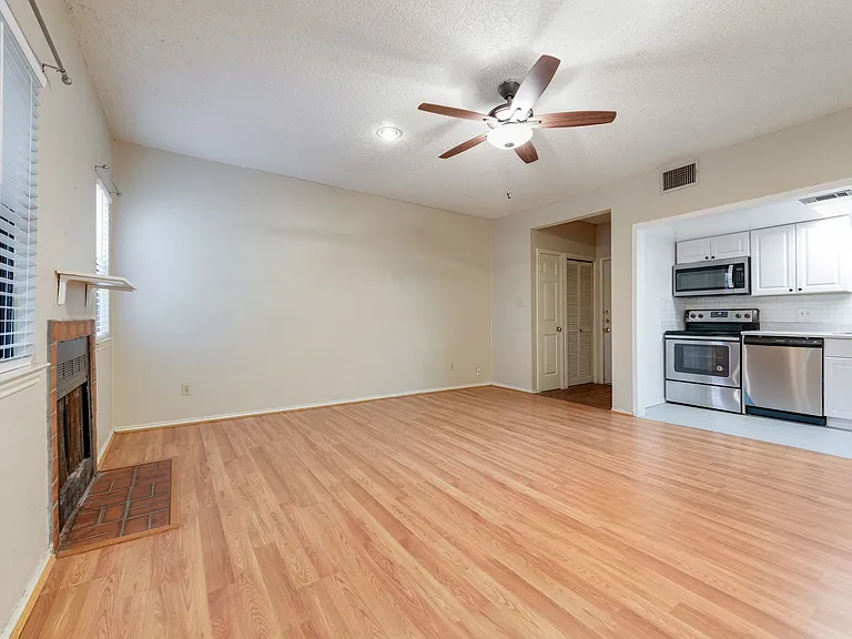 706 W 22nd St #202 — Photo 12