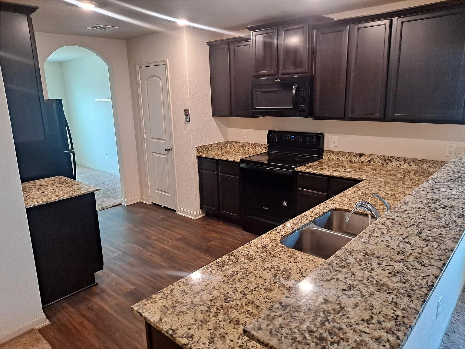 3 bed, 2.0 bath, 1536 sqft, $1,595 — Photo 3