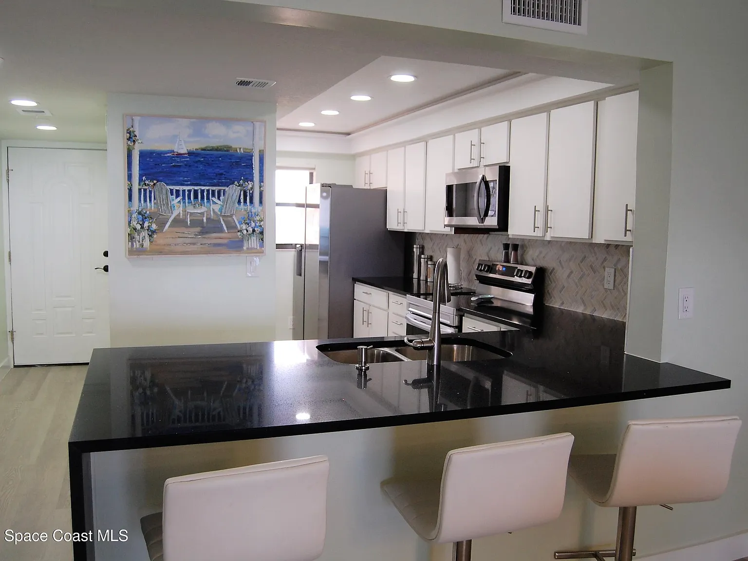 3 bed, 2.0 bath, 1445 sqft, $5,500 — Photo 3