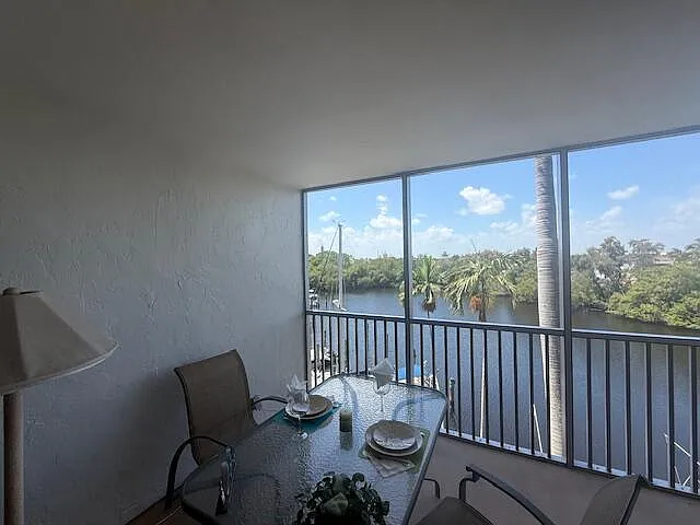 2 bed, 2.0 bath, 1255 sqft, $2,700 — Photo 2