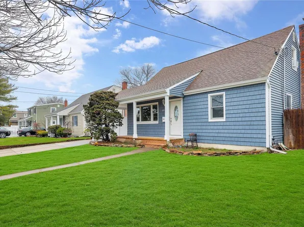 60 Crestwood Boulevard, Farmingdale, NY 11735